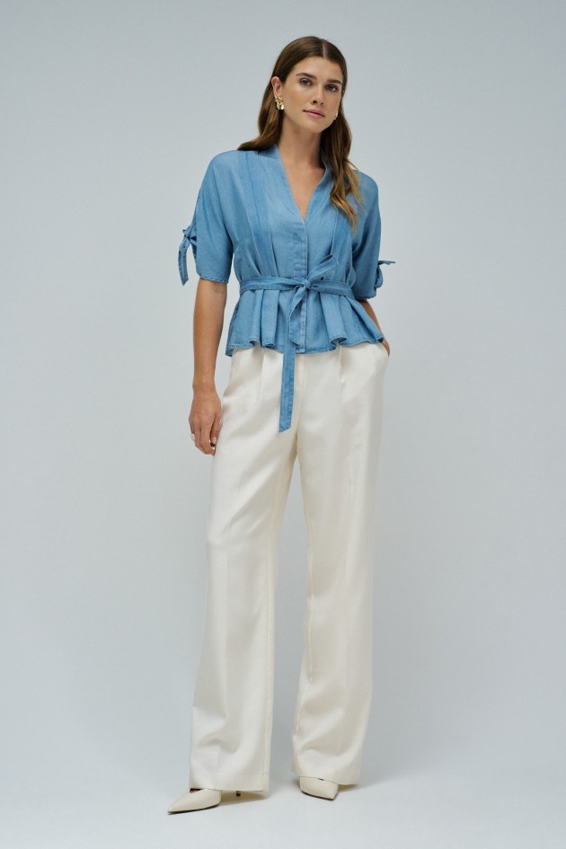 HELLBLAUE BLUSE