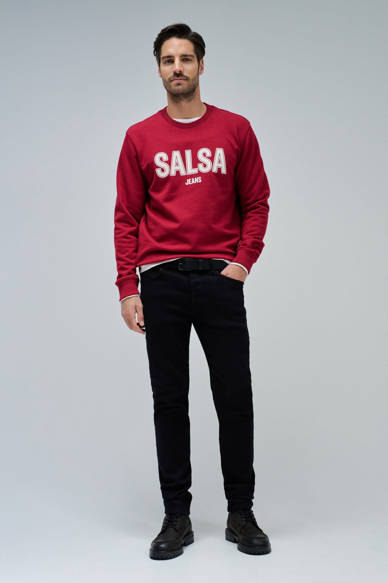 SWEATSHIRT MIT BRANDING