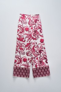 CAL�AS REGULAR FIT COM ESTAMPADO FLORAL