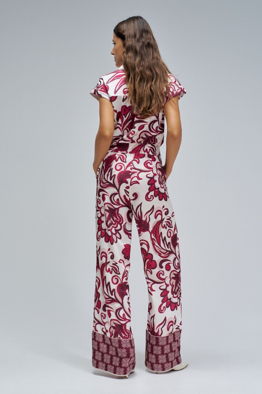 CALÇAS REGULAR FIT COM ESTAMPADO FLORAL