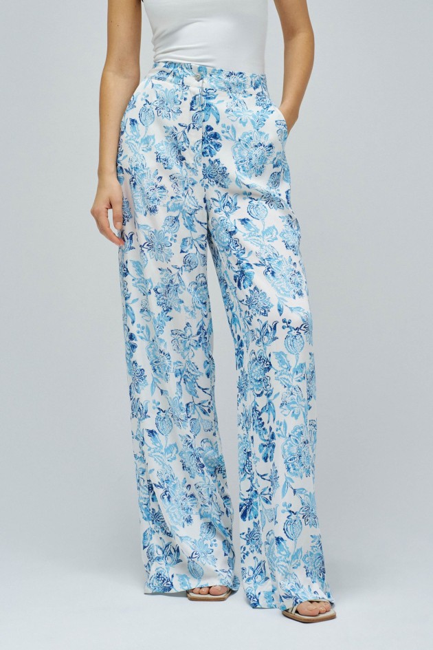 STRAIGHT WITH FLORAL PRINT TROUSERS