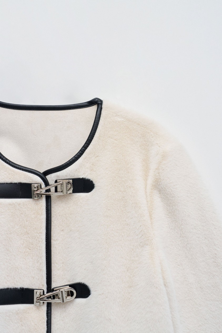 COAT WITH FUR