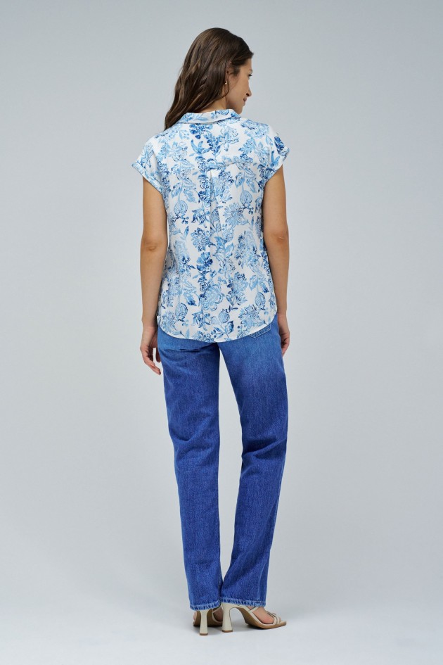BLUSA CON ESTAMPADO FLORAL