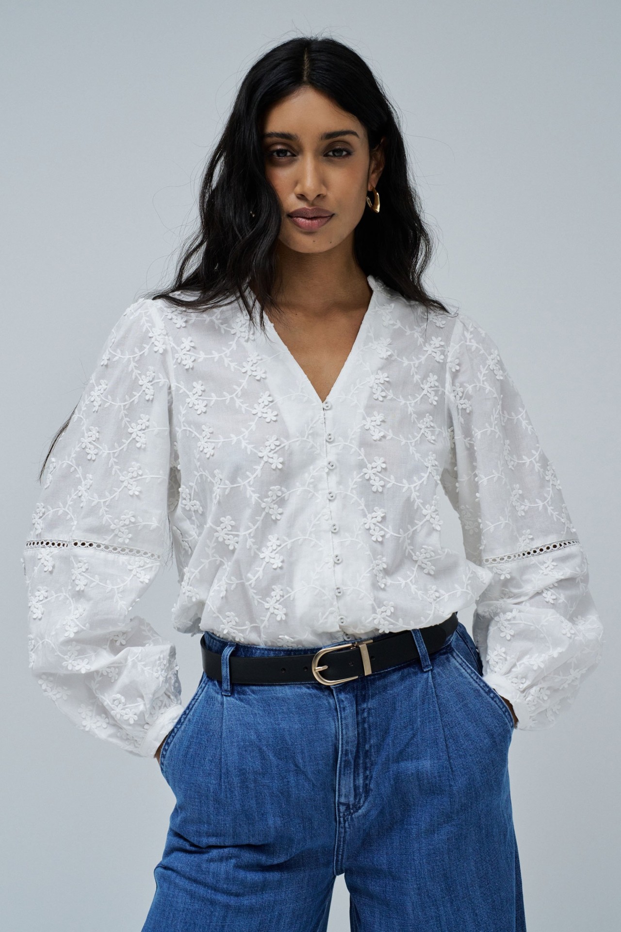 BLUSA CON BORDADO JACQUARD