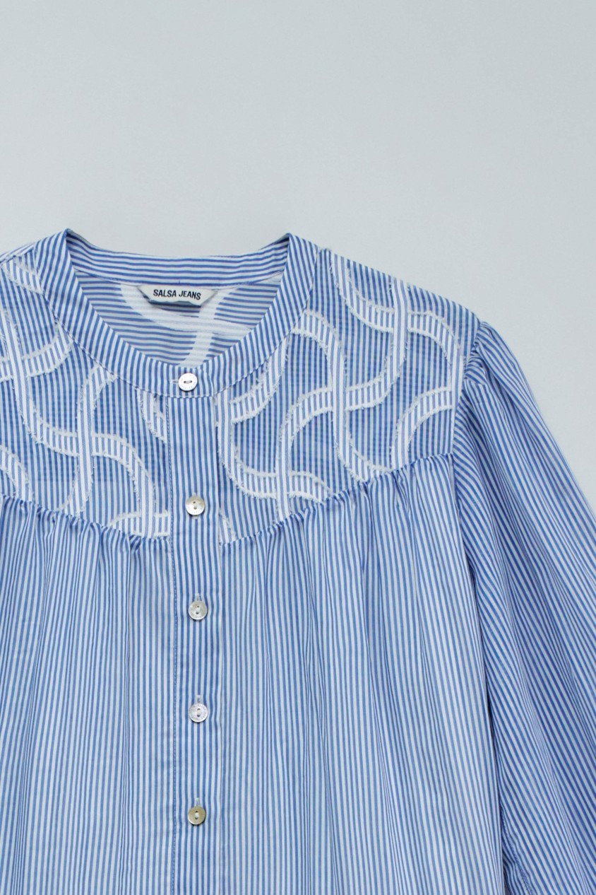 CAMISA DE RAYAS CON BORDADOS