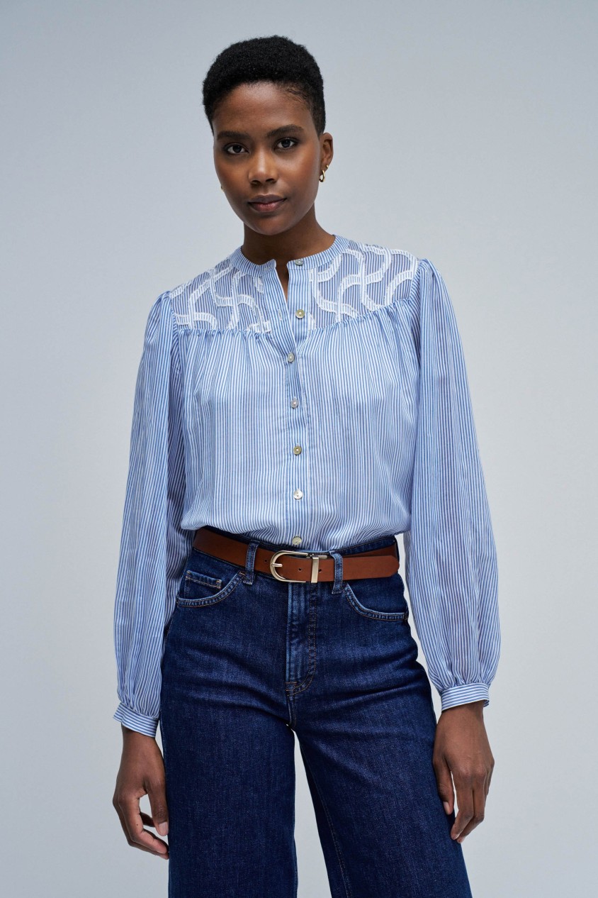 CAMISA DE RISCAS COM BORDADOS