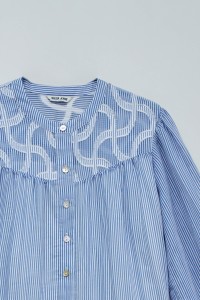 CHEMISE � RAYURES AVEC BRODERIES