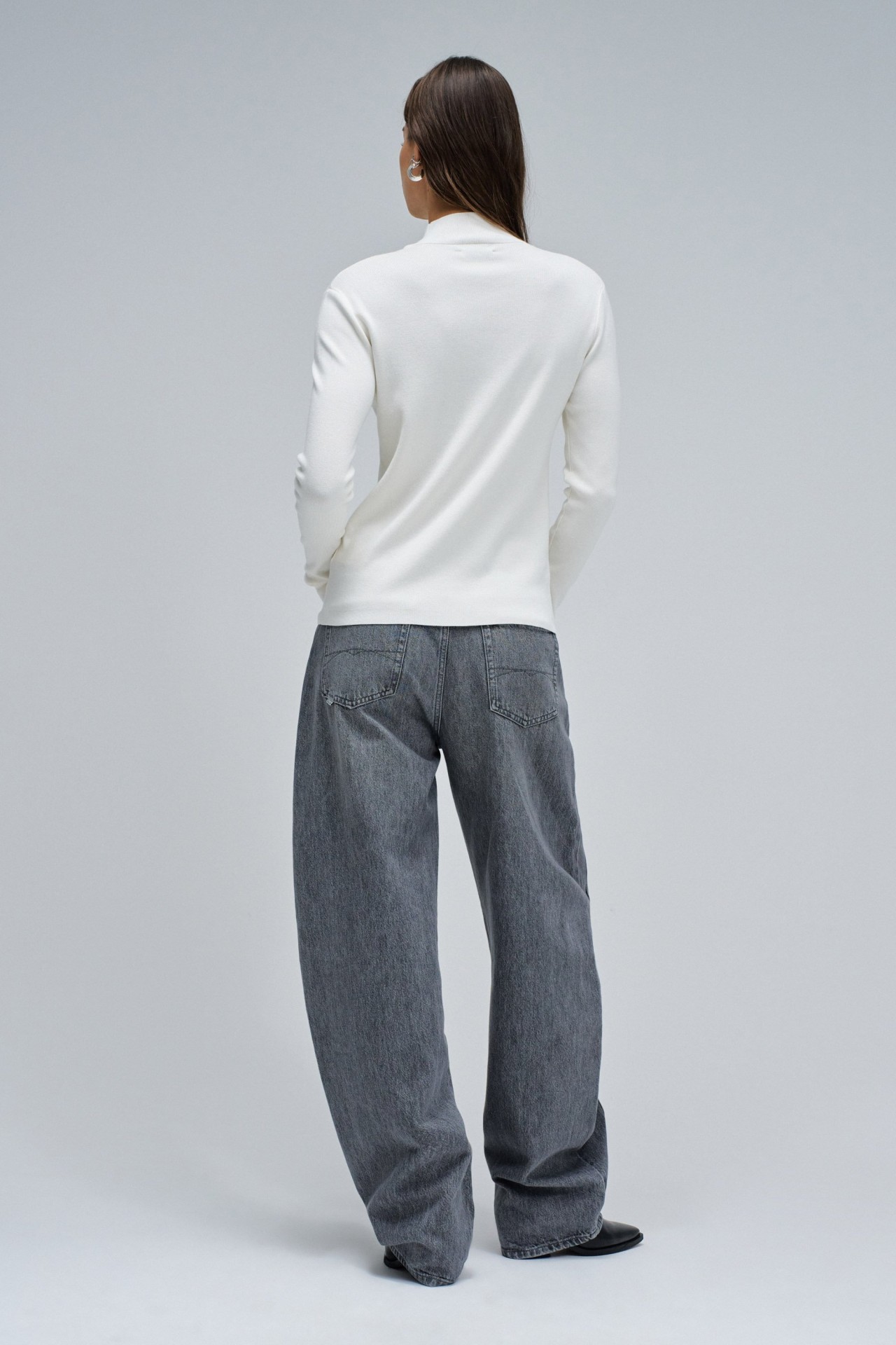 RIBBED KNIT SWEATER WITH BRANDING