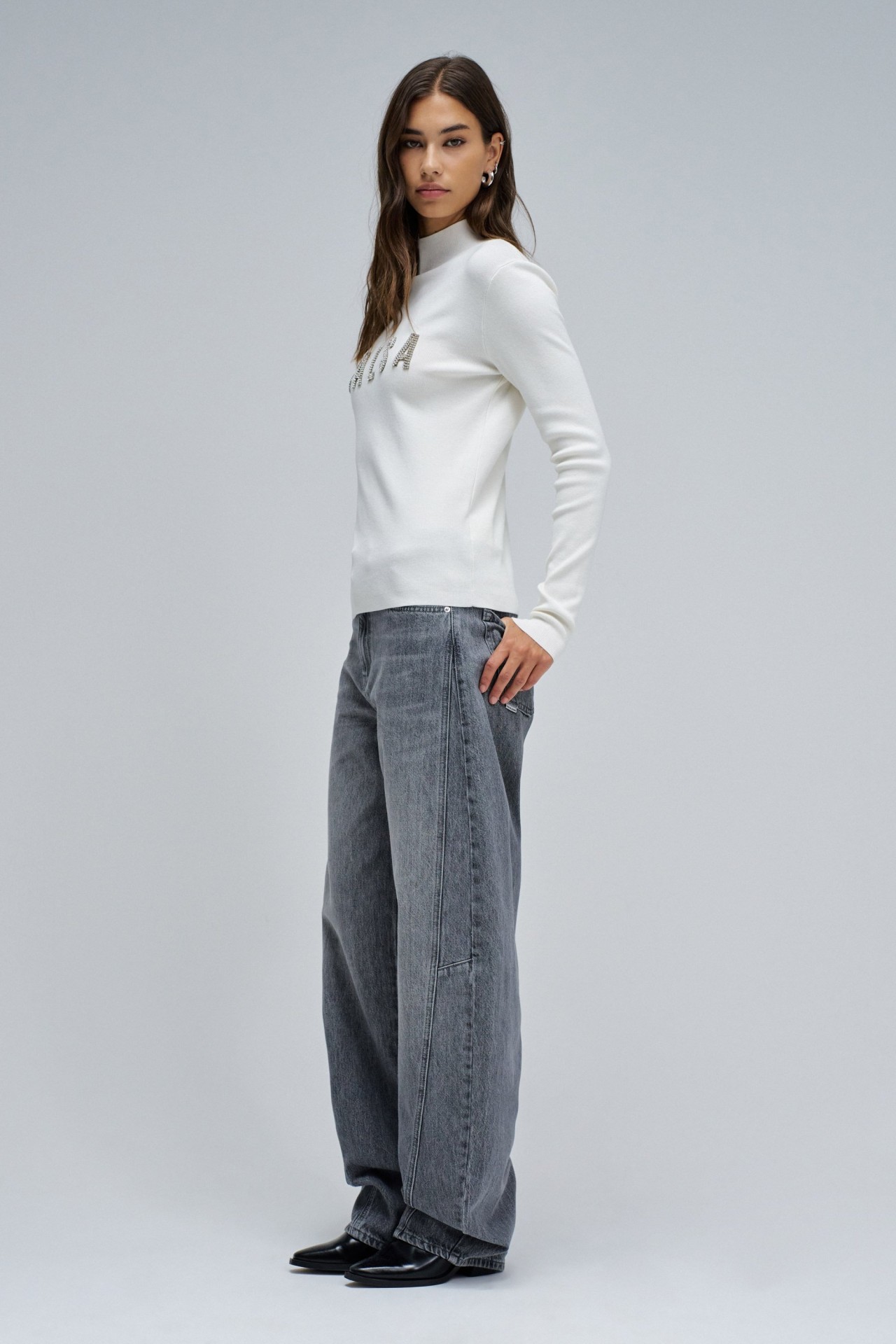 RIBBED KNIT SWEATER WITH BRANDING