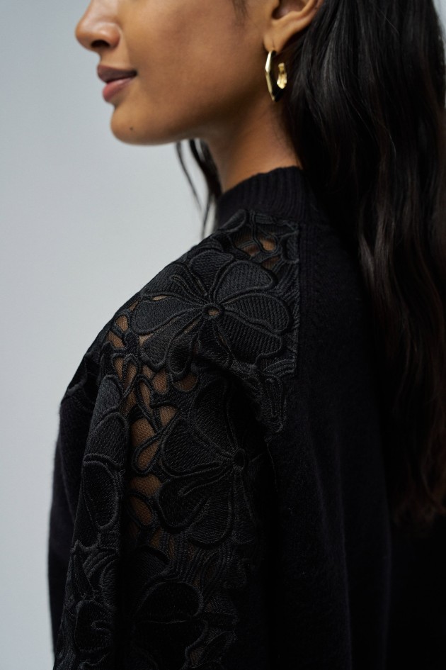 KNIT SWEATER WITH LACE