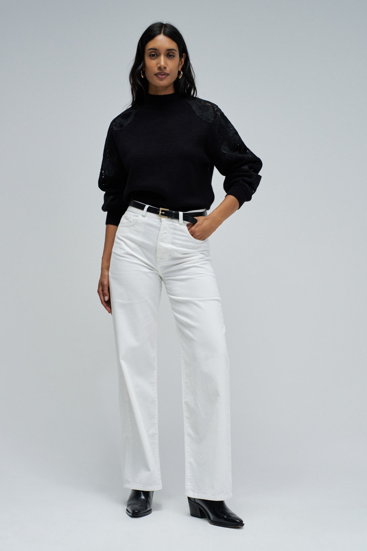 KNIT SWEATER WITH LACE
