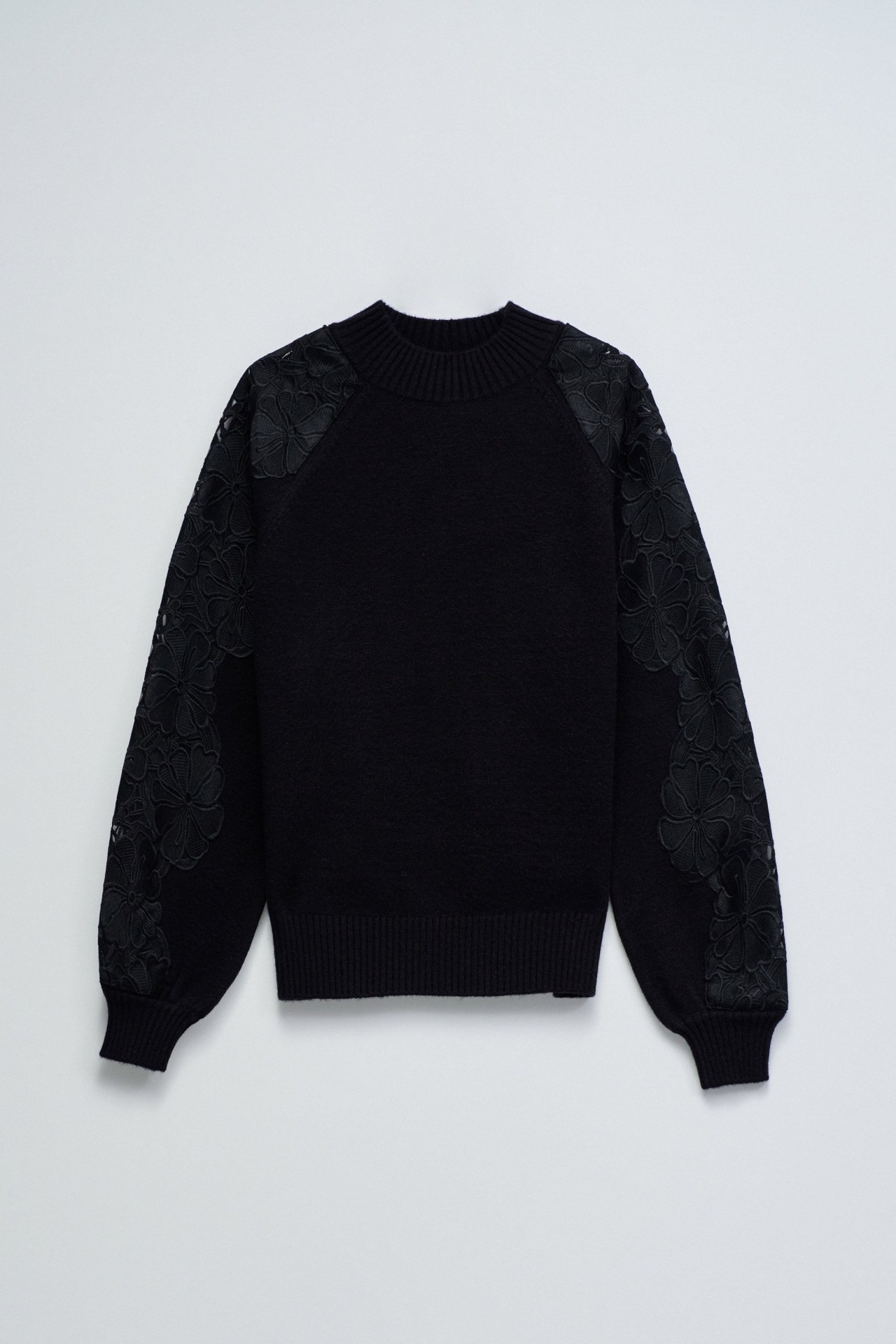 KNIT SWEATER WITH LACE