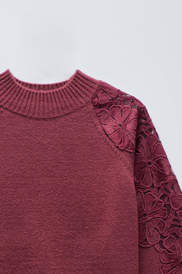 PULL EN MAILLE AVEC DENTELLE
