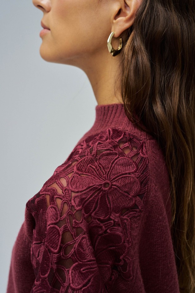 PULL EN MAILLE AVEC DENTELLE