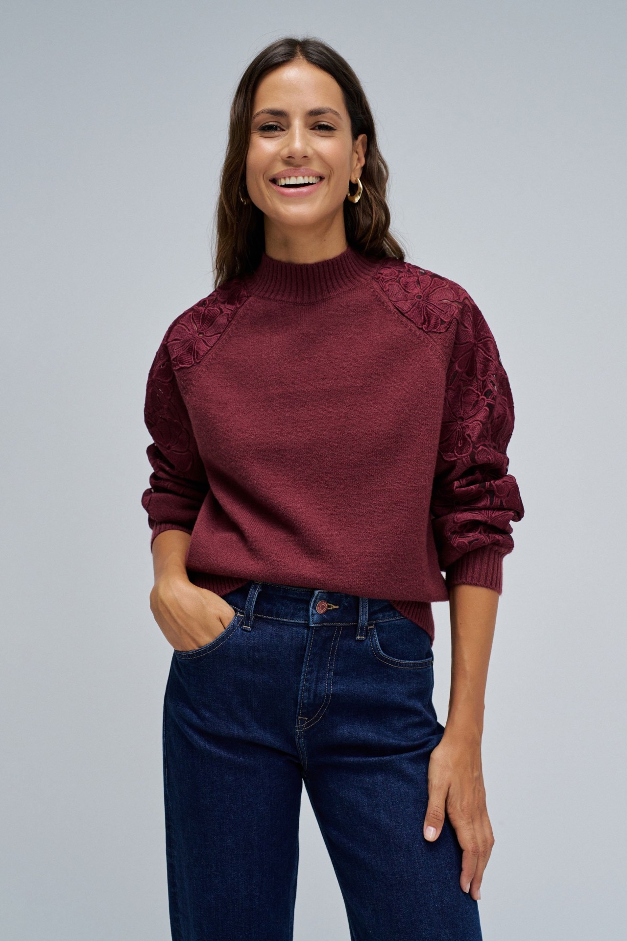 KNIT SWEATER WITH LACE