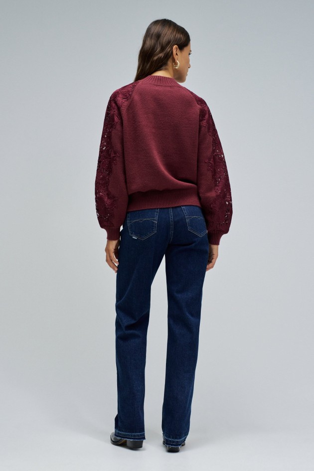 PULL EN MAILLE AVEC DENTELLE