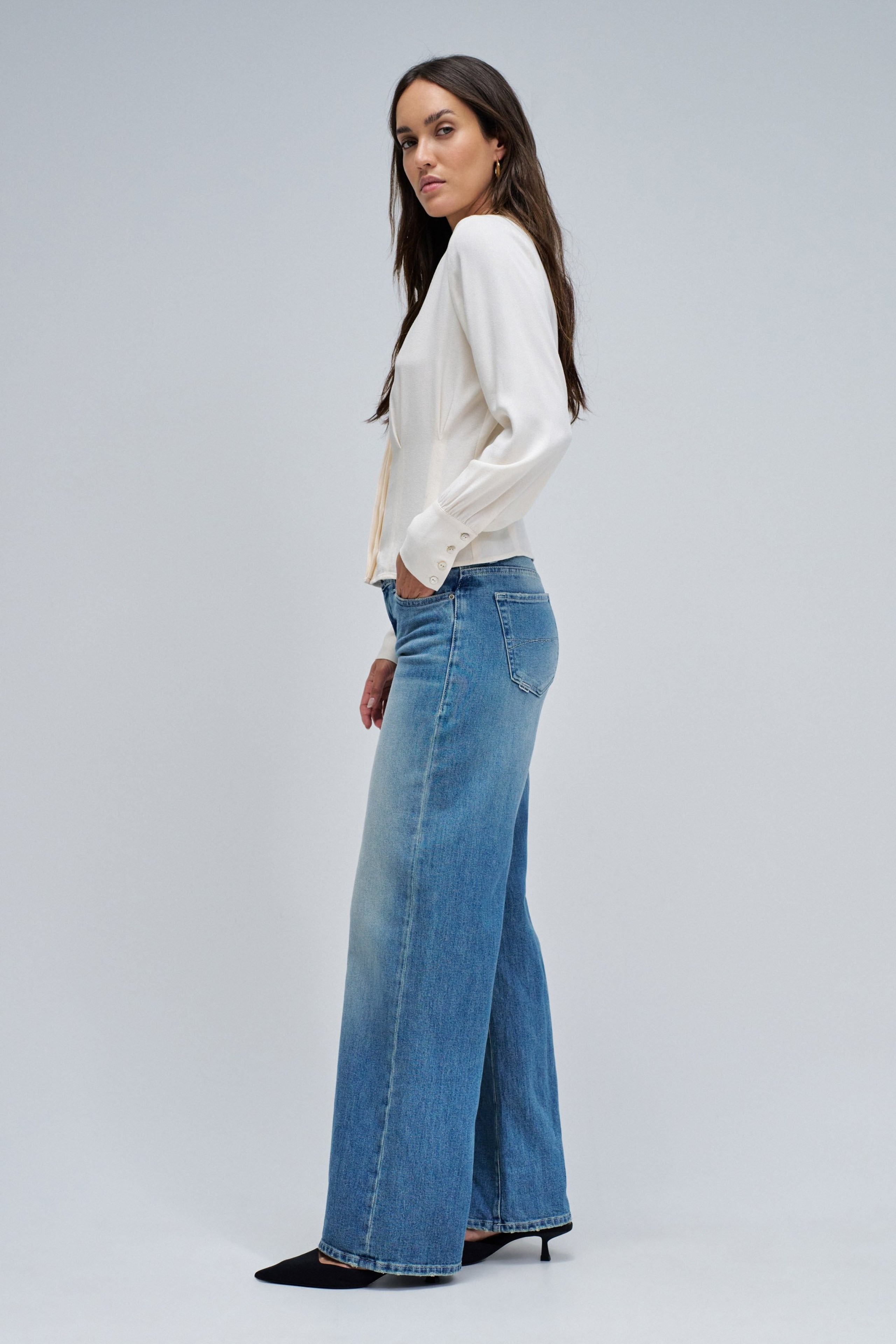 BLUSA ESTILO ESPARTILHO