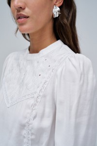 BESTICKTE BLUSE