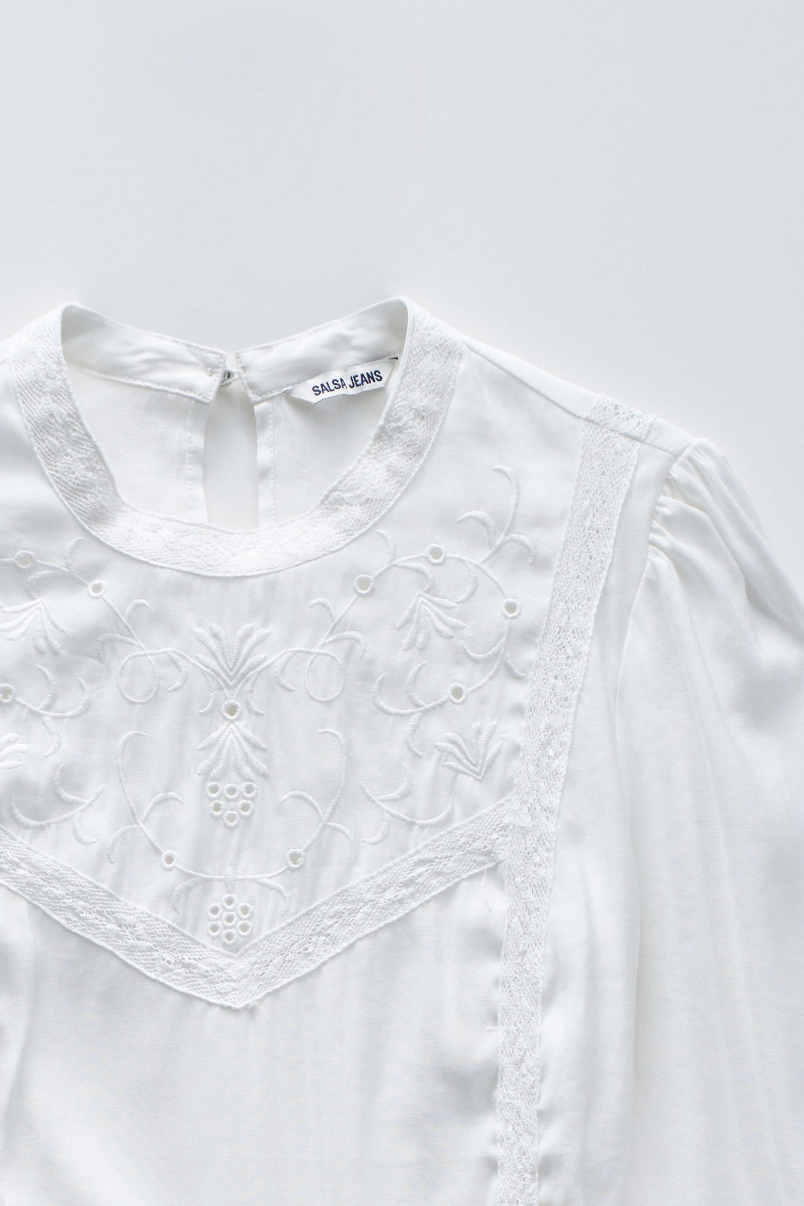 BESTICKTE BLUSE