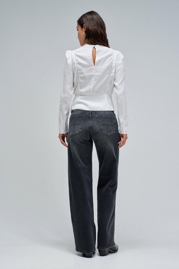 CAMISA CON BORDADOS