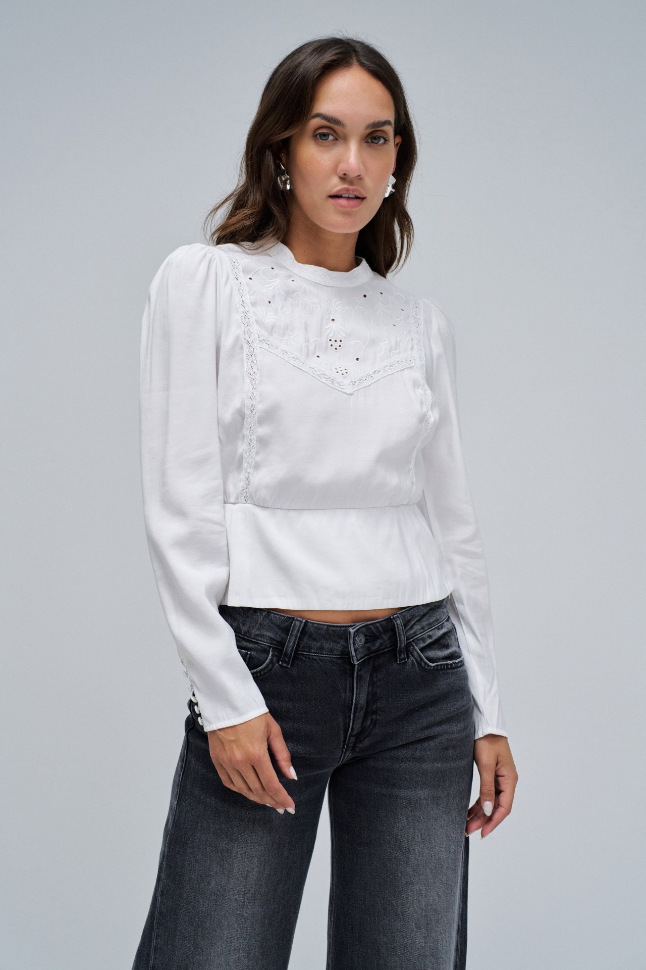 BESTICKTE BLUSE