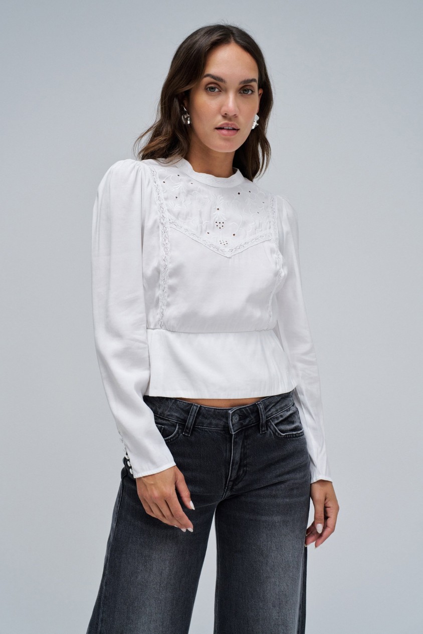 BESTICKTE BLUSE