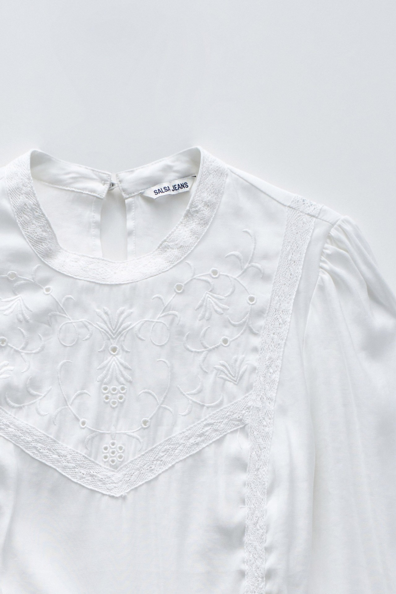BESTICKTE BLUSE