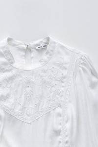 BESTICKTE BLUSE