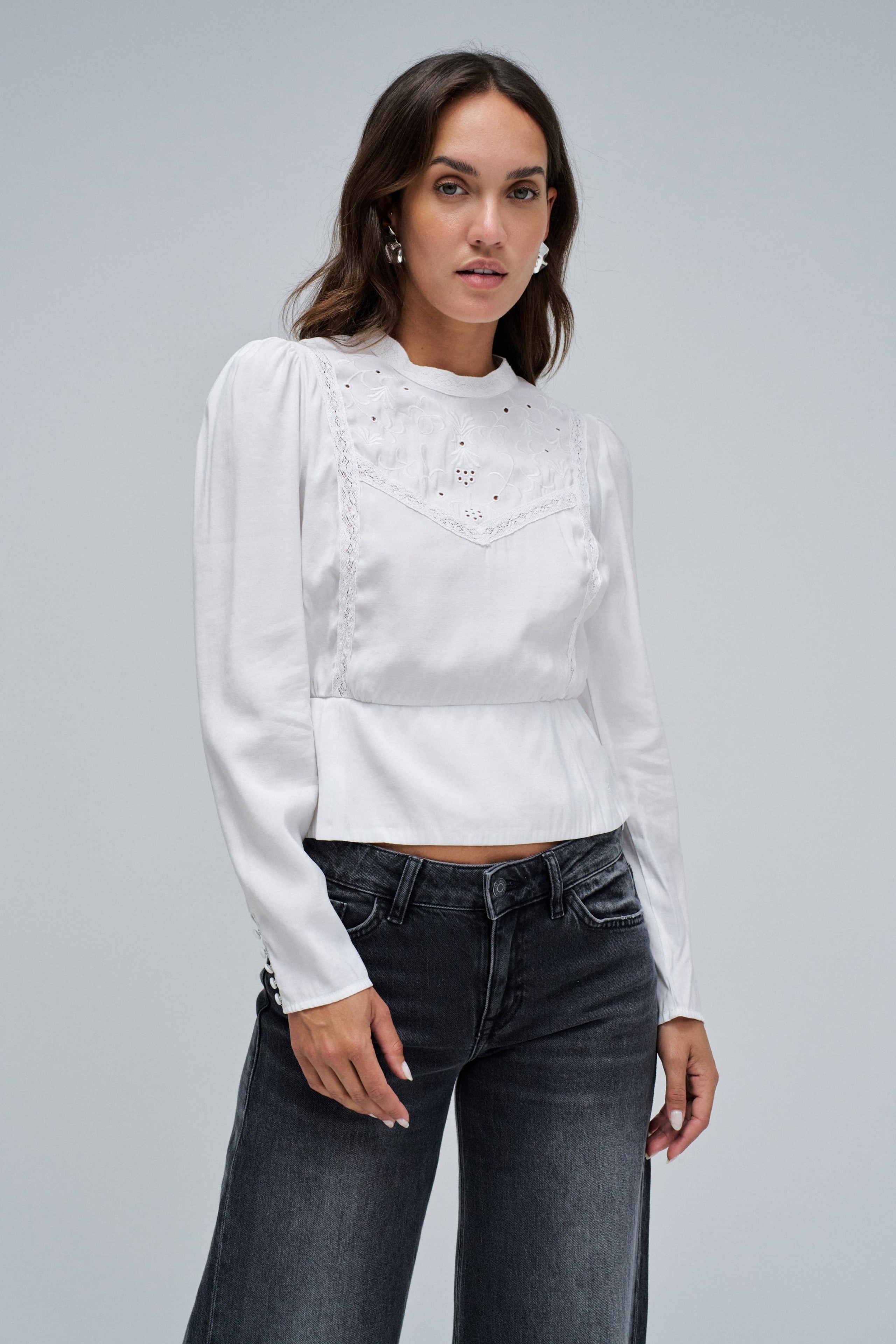 BESTICKTE BLUSE