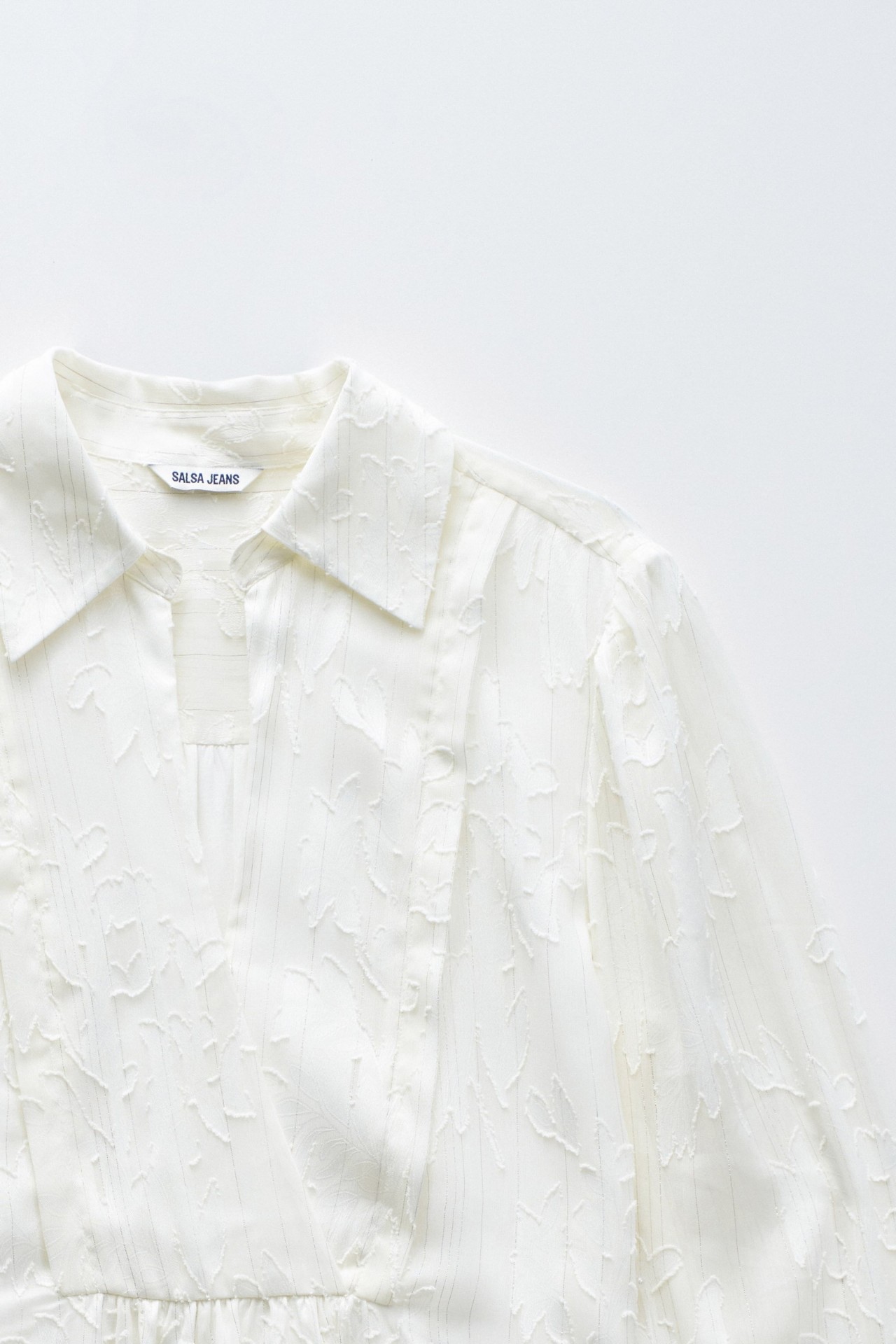 BLUSA COM JACQUARD