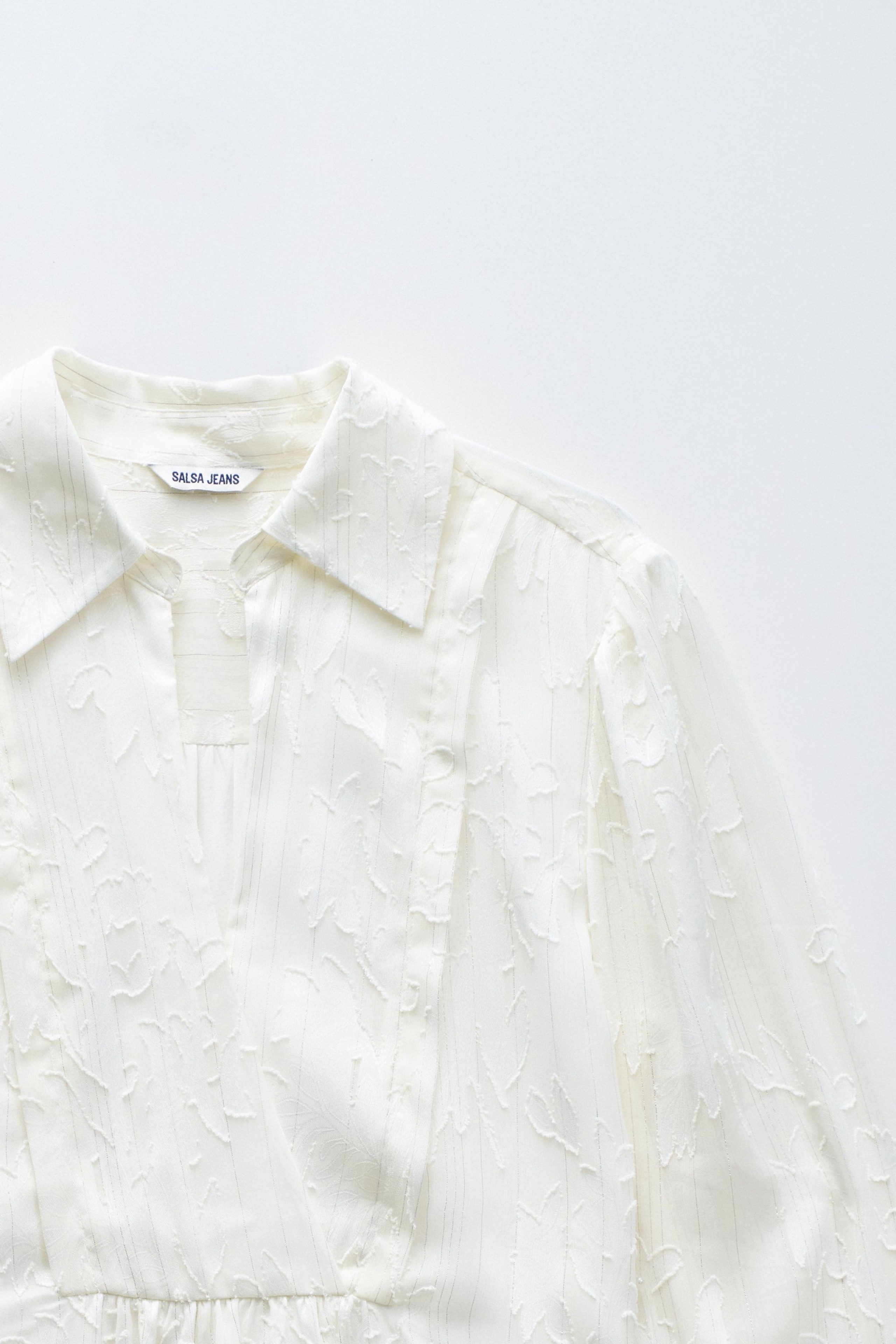 BLUSA COM JACQUARD