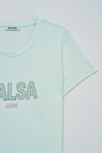 T-SHIRT MIT BRANDING