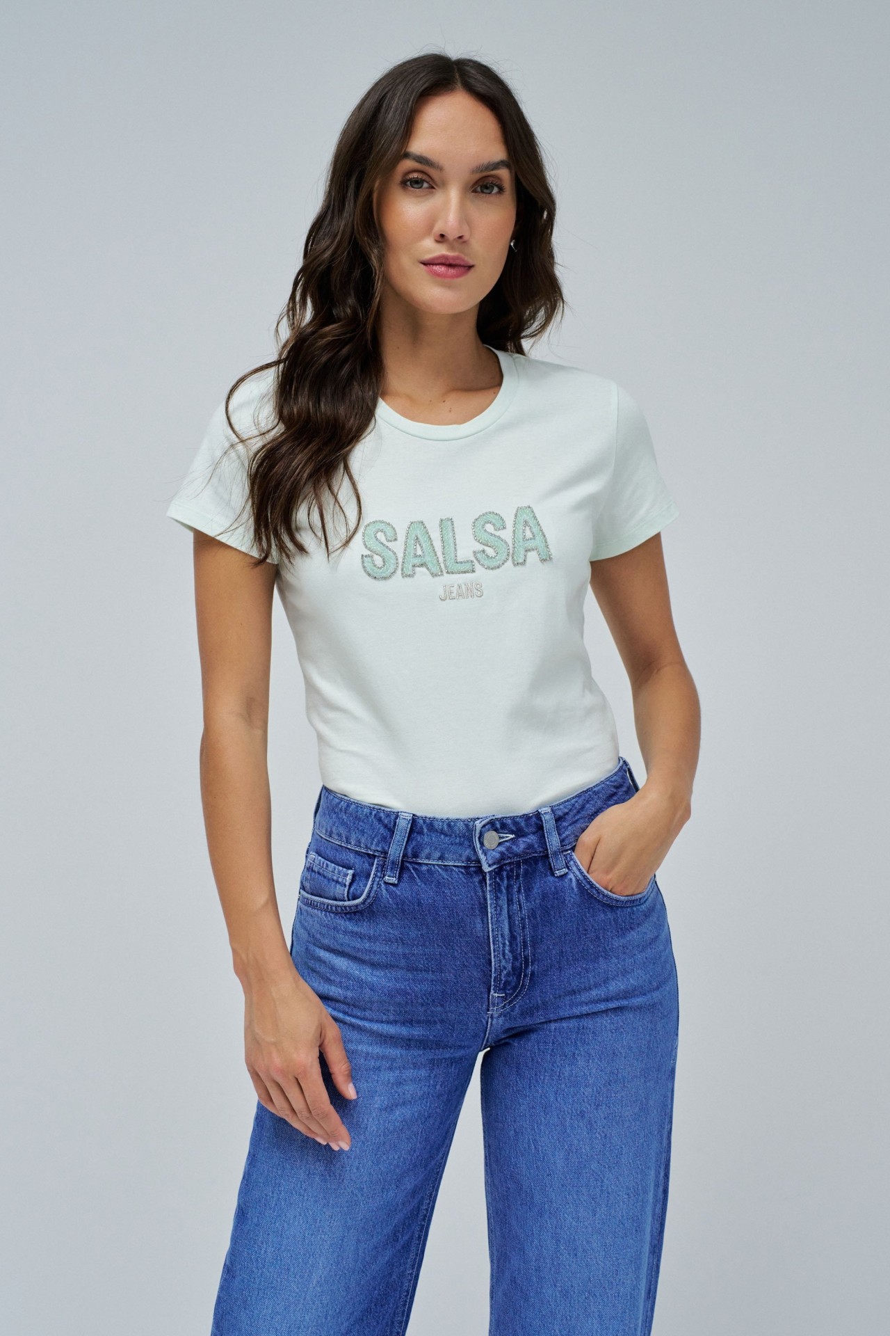 T-SHIRT MIT BRANDING
