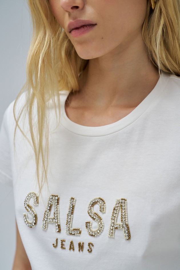 T-SHIRT MIT BRANDING