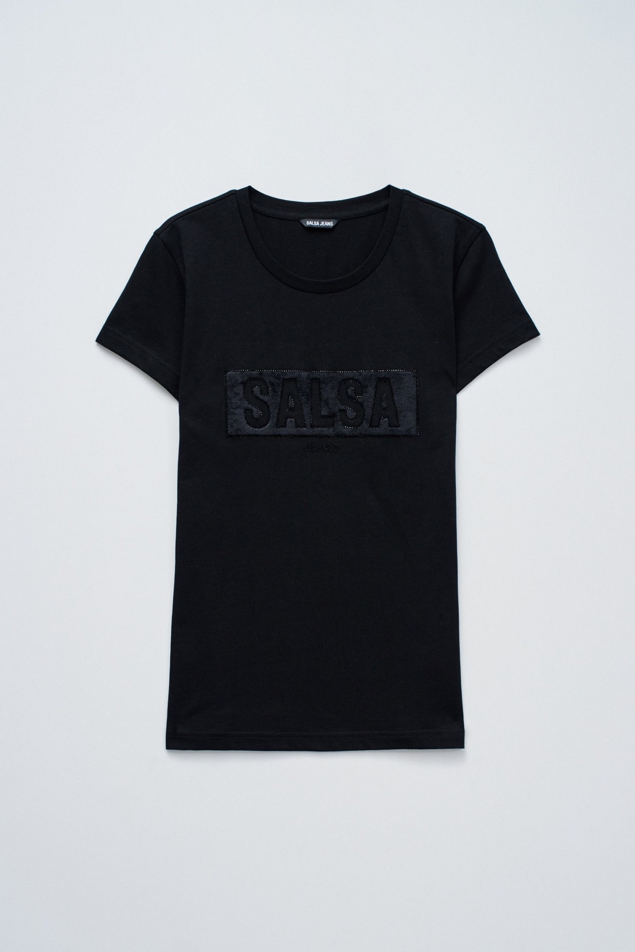 T-SHIRT MIT BRANDING