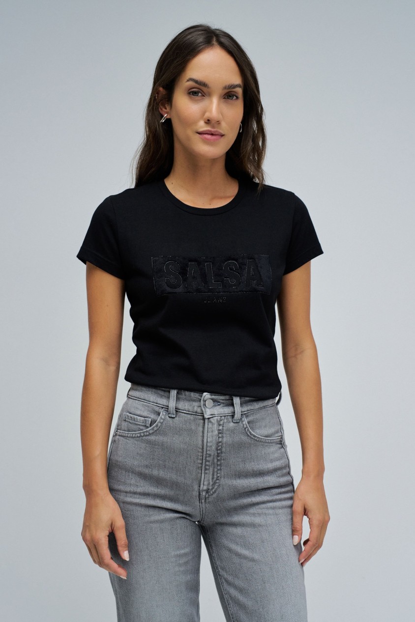 T-SHIRT MIT BRANDING