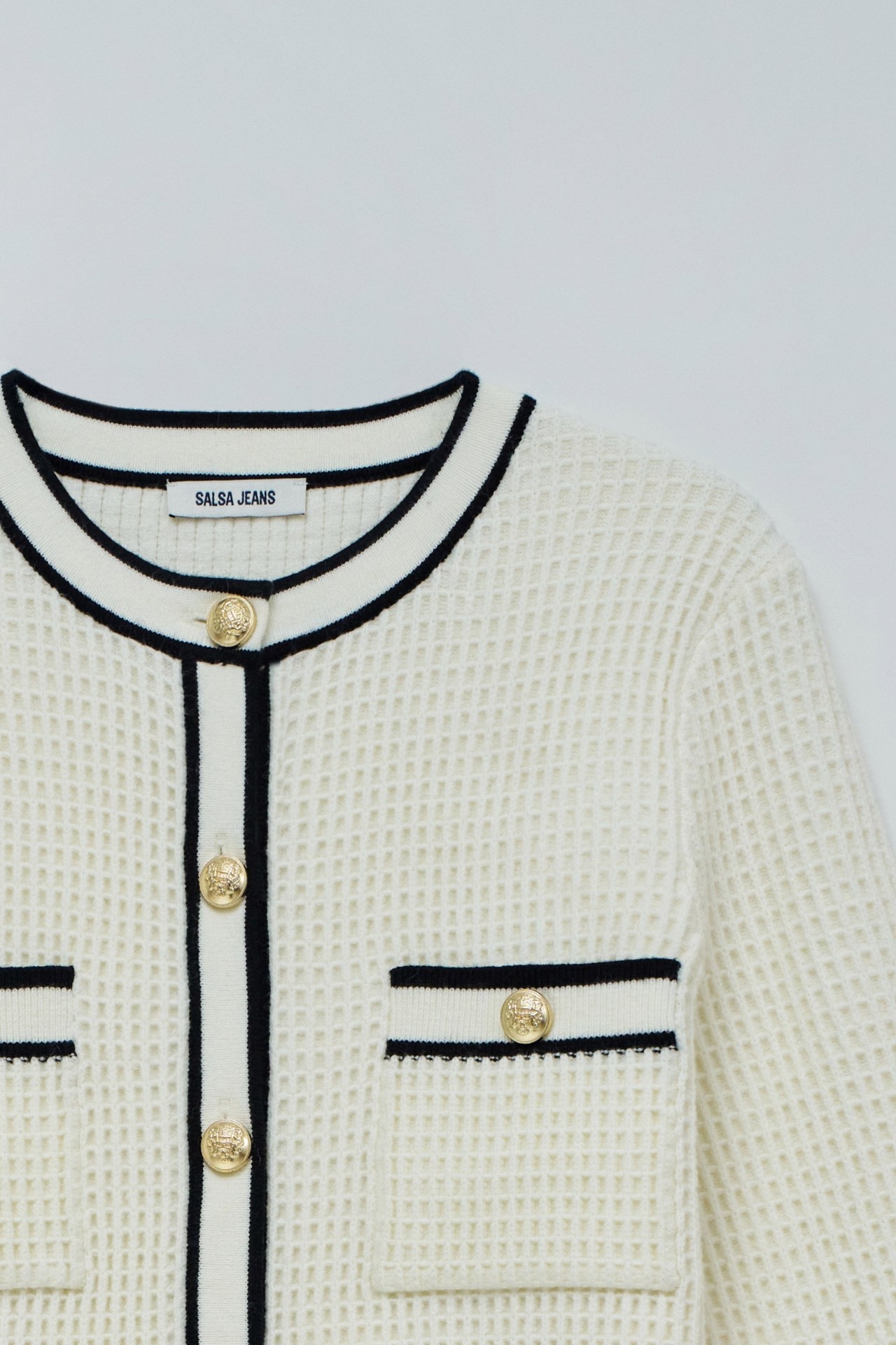 CARDIGAN COM BOT�ES DOURADOS