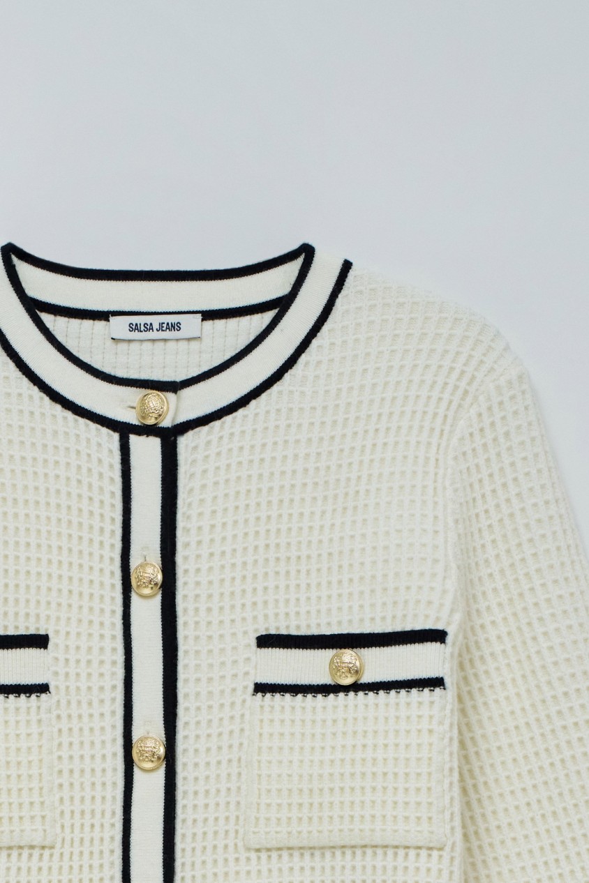 CARDIGAN MIT GOLDENEN KNÖPFEN