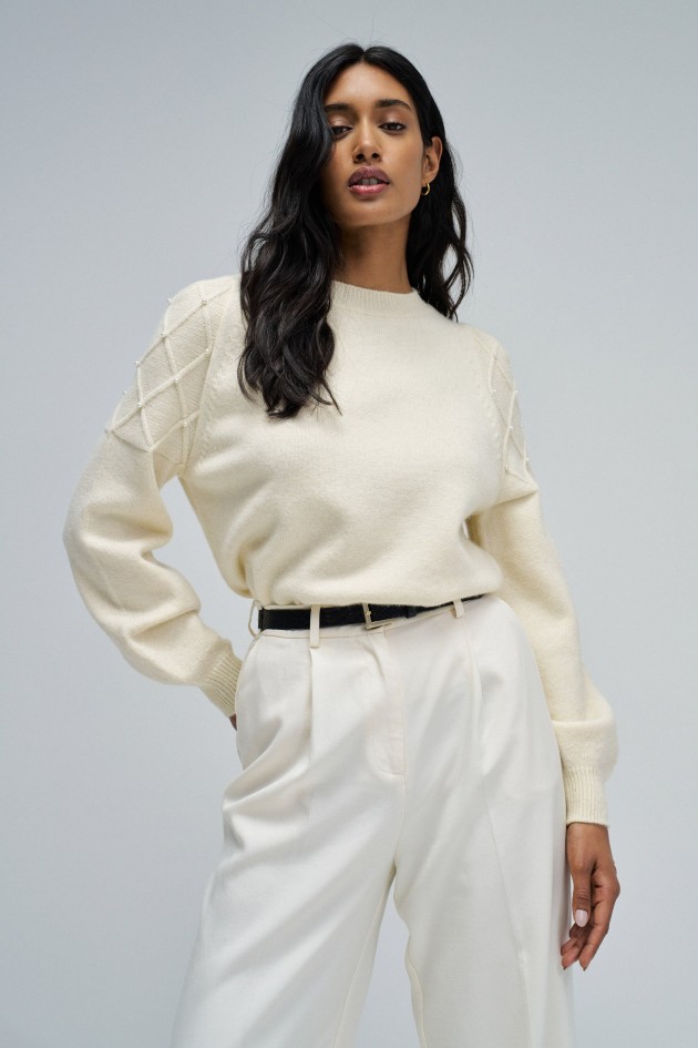 KNIT SWEATER WITH PEARLS