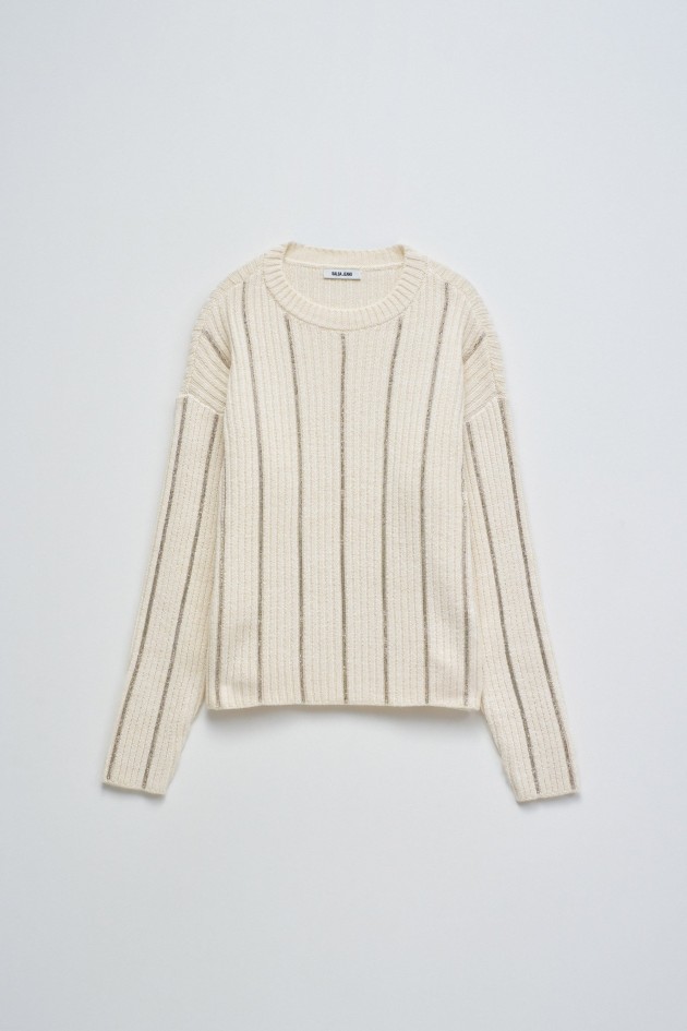 PULL EN MAILLE AVEC LAINE