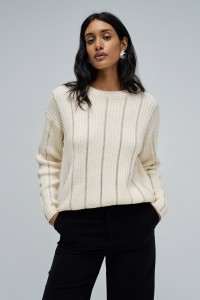 PULL EN MAILLE AVEC LAINE