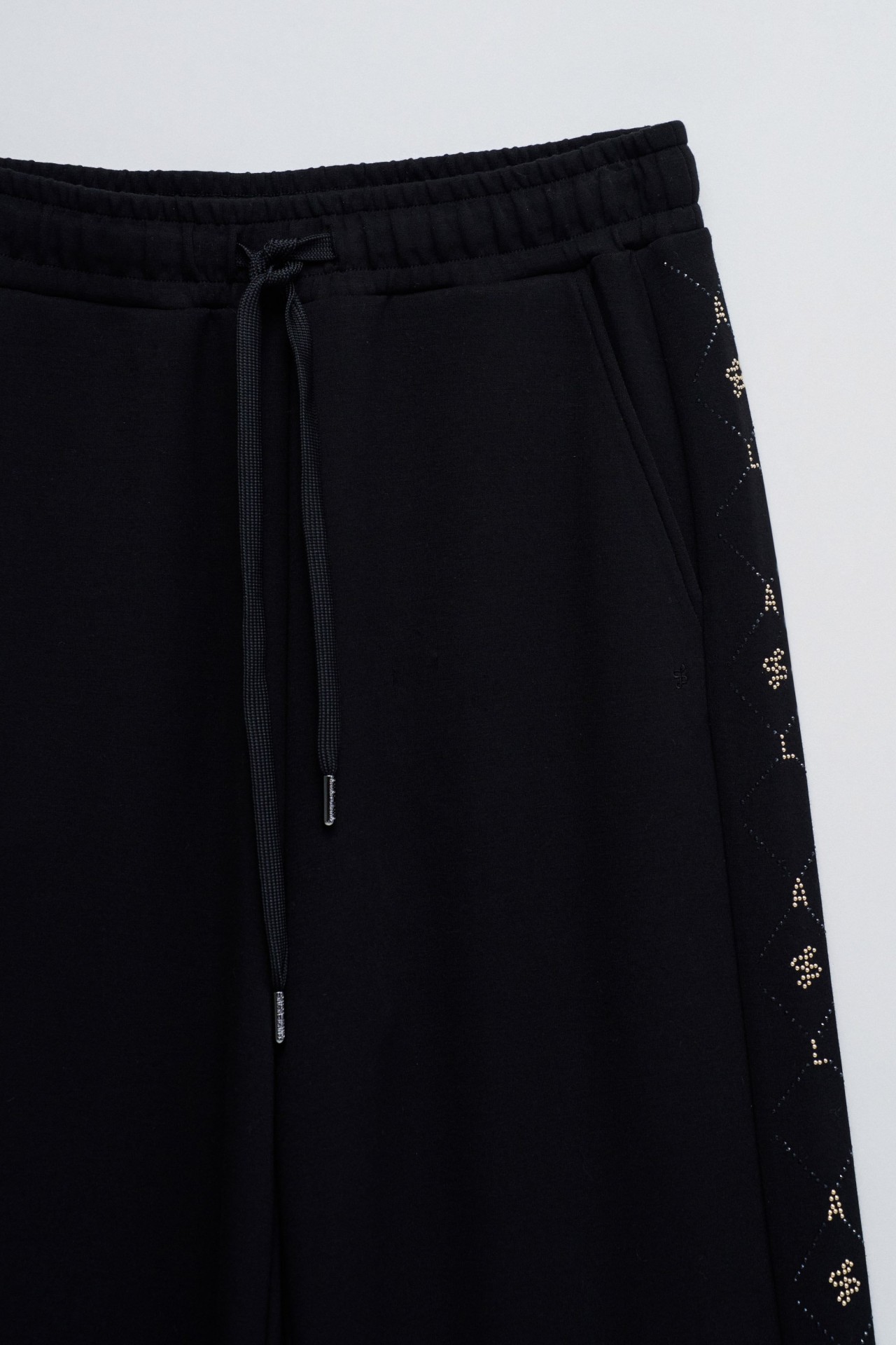PANTALONES JOGGERS CON PIERNA STRAIGHT