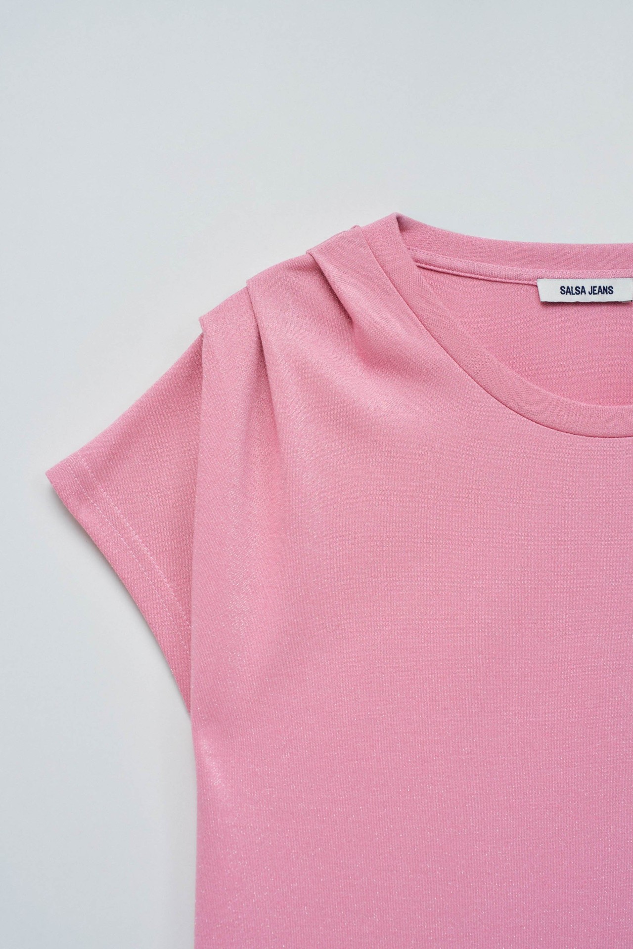 T-SHIRT COM BRILHO