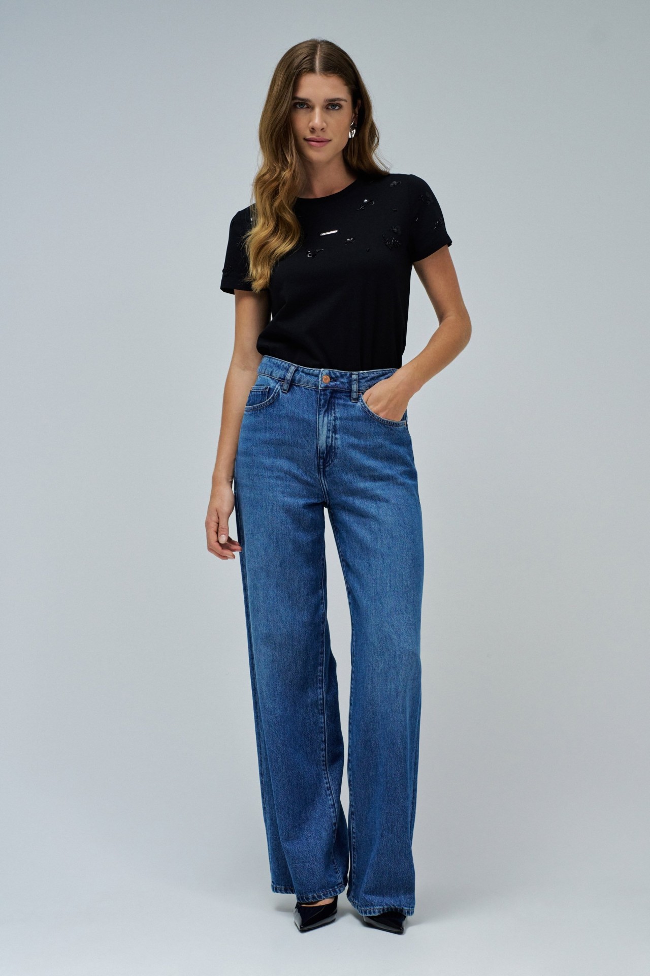 T-SHIRT WITH BEADS