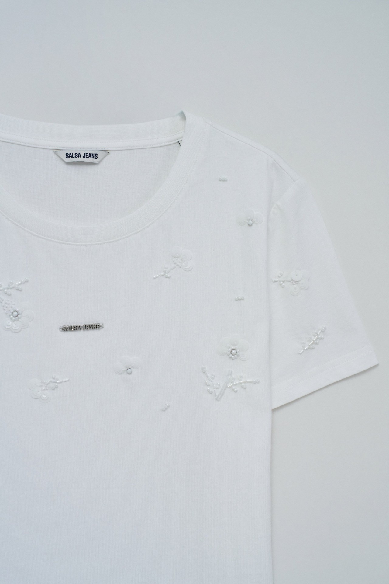 T-SHIRT WITH BEADS