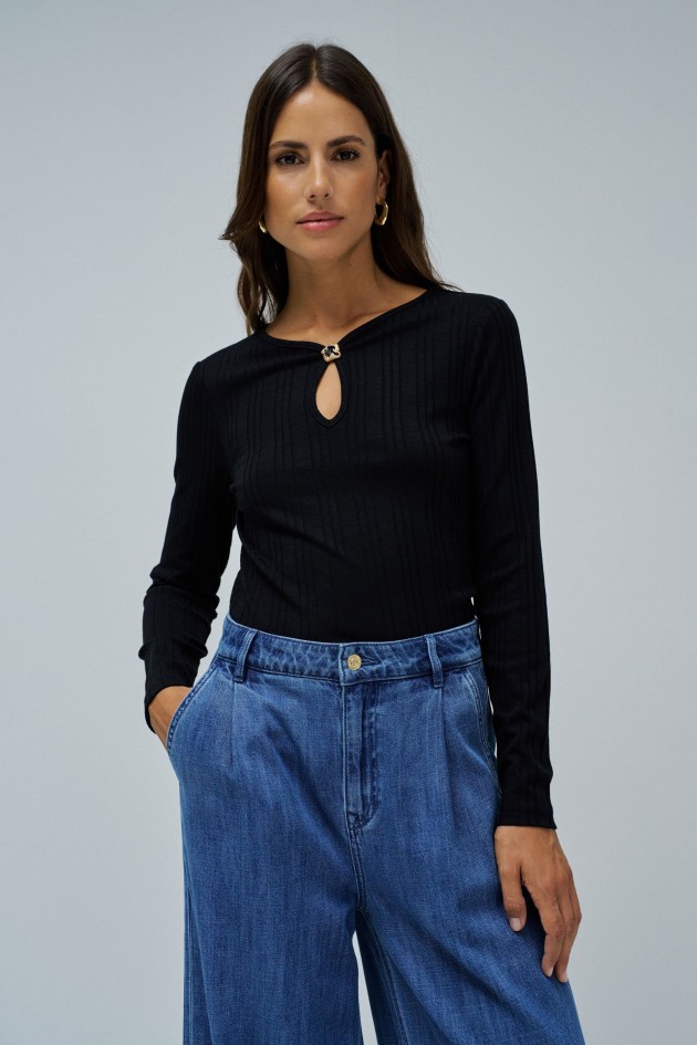 RIBBED KNIT SWEATER