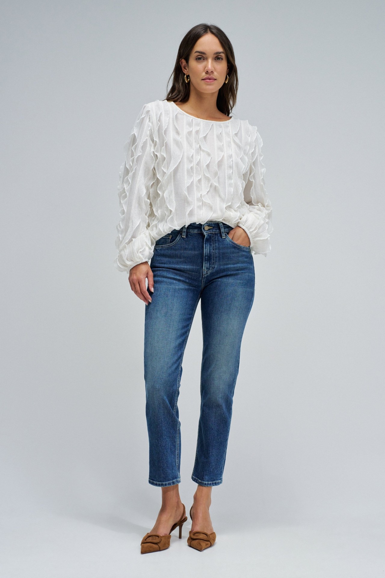 BLUSA COM FOLHOS