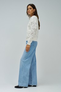 SWEATSHIRT WITH FLORAL EMBROIDERY