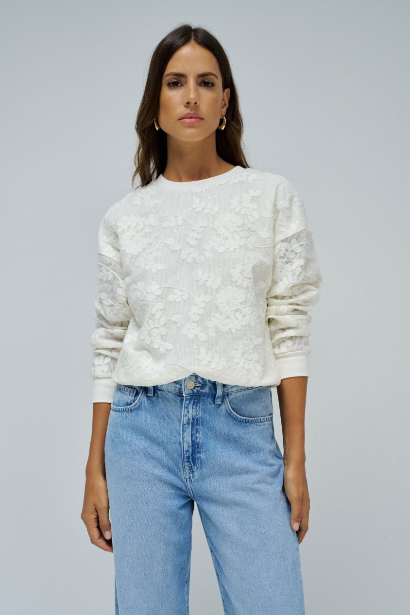 SWEATSHIRT MIT BLUMENSTICKEREI