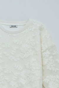 SWEATSHIRT WITH FLORAL EMBROIDERY